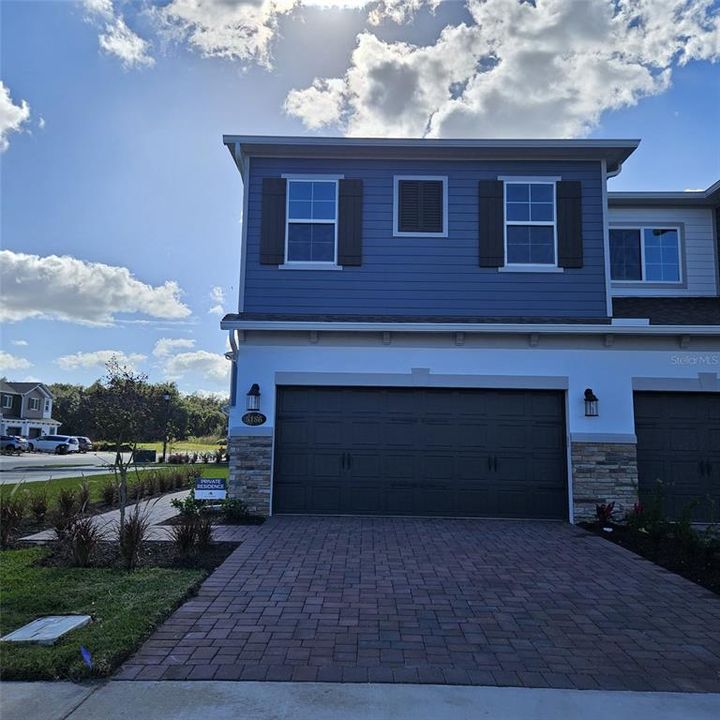 For Rent: $2,800 (4 beds, 2 baths, 1559 Square Feet)