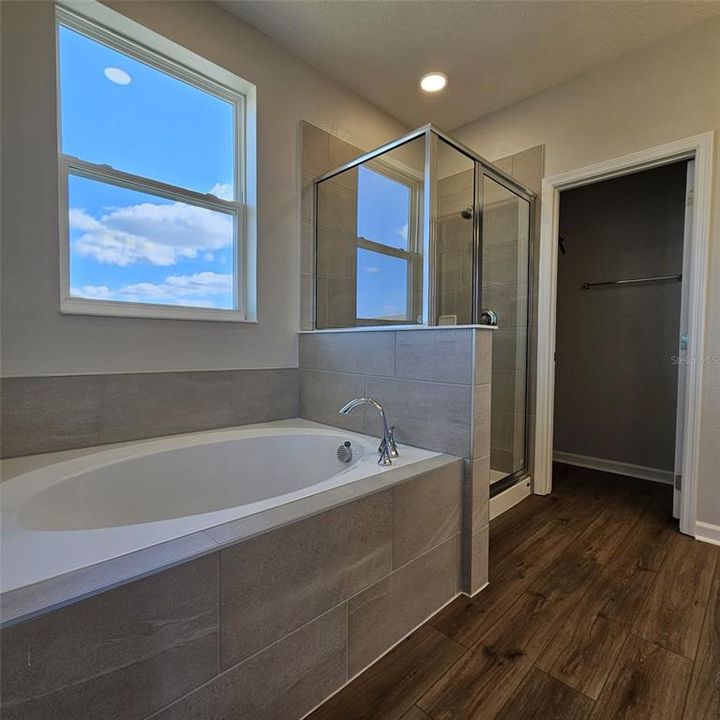 For Rent: $2,800 (4 beds, 2 baths, 1559 Square Feet)