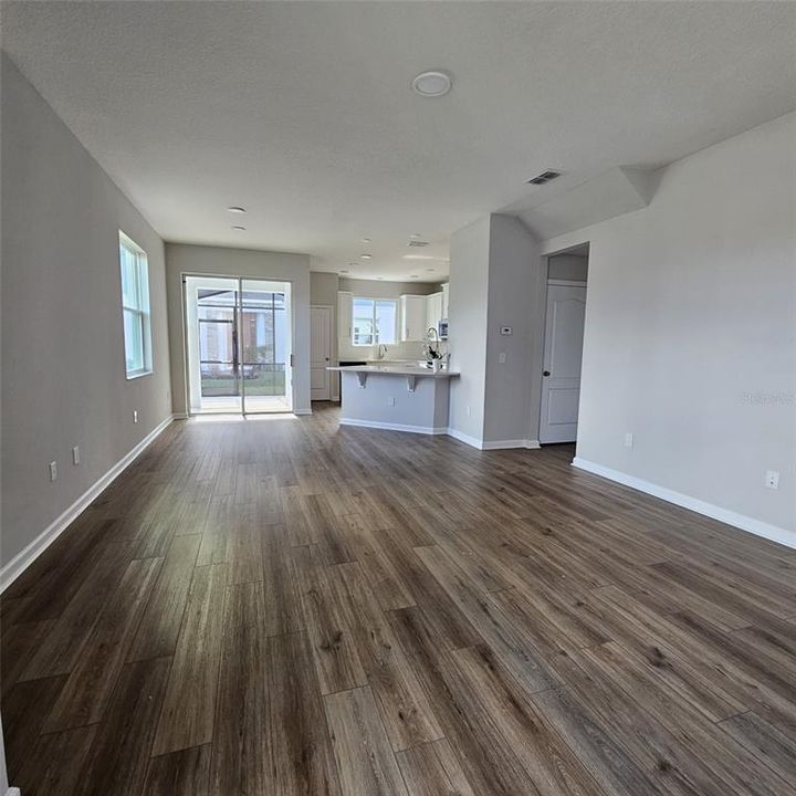 For Rent: $2,800 (4 beds, 2 baths, 1559 Square Feet)