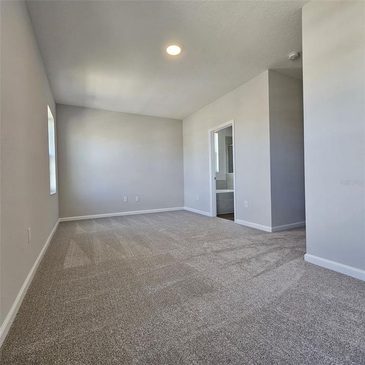 For Rent: $2,800 (4 beds, 2 baths, 1559 Square Feet)