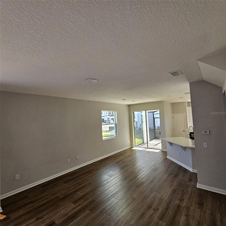 For Rent: $2,800 (4 beds, 2 baths, 1559 Square Feet)