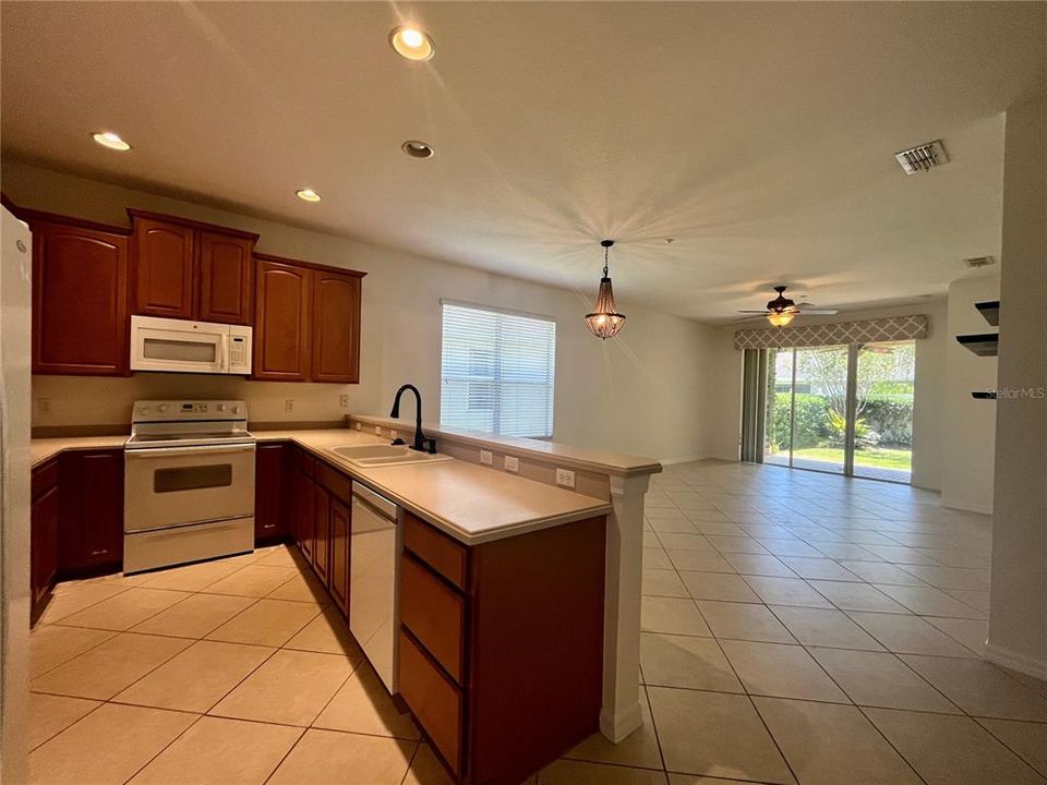 For Rent: $2,749 (3 beds, 2 baths, 1957 Square Feet)