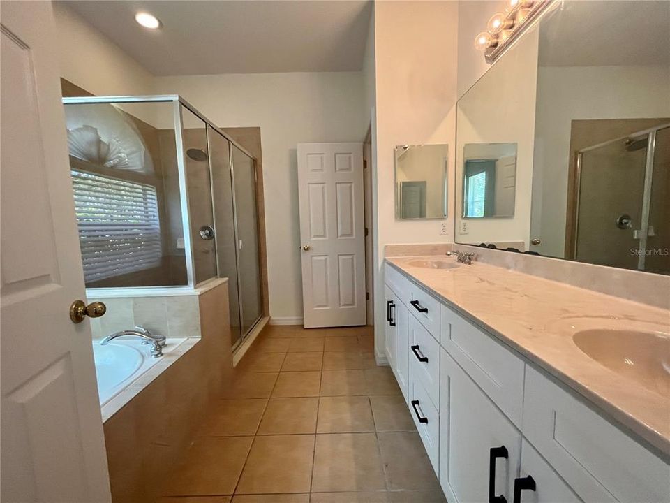 For Rent: $2,749 (3 beds, 2 baths, 1957 Square Feet)