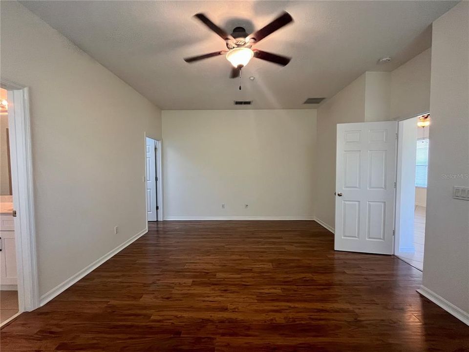 For Rent: $2,749 (3 beds, 2 baths, 1957 Square Feet)