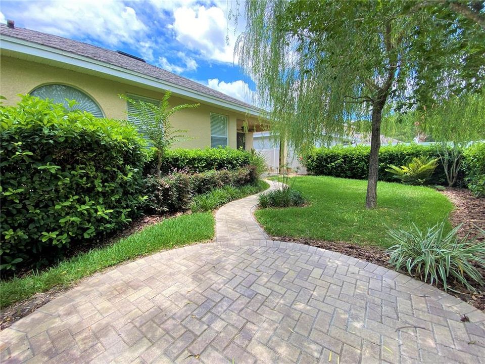 For Rent: $2,749 (3 beds, 2 baths, 1957 Square Feet)