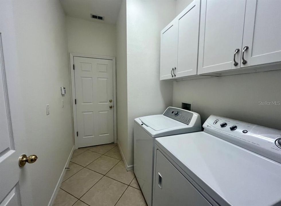 For Rent: $2,749 (3 beds, 2 baths, 1957 Square Feet)