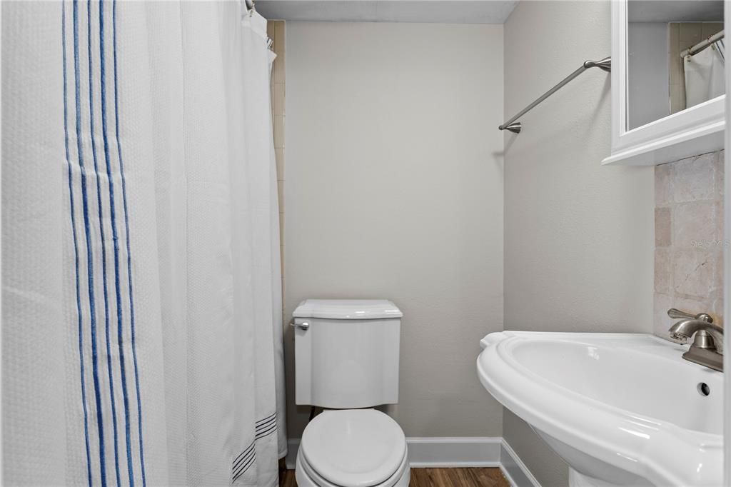 На продажу: $325,000 (2 спален, 2 ванн, 741 Квадратных фут)