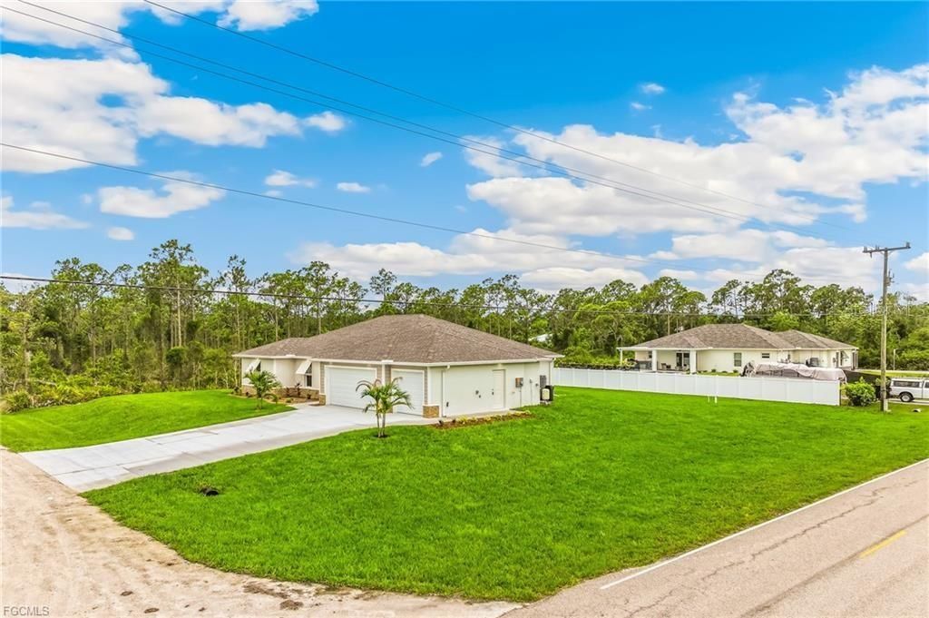 Active With Contract: $419,000 (3 beds, 3 baths, 1865 Square Feet)