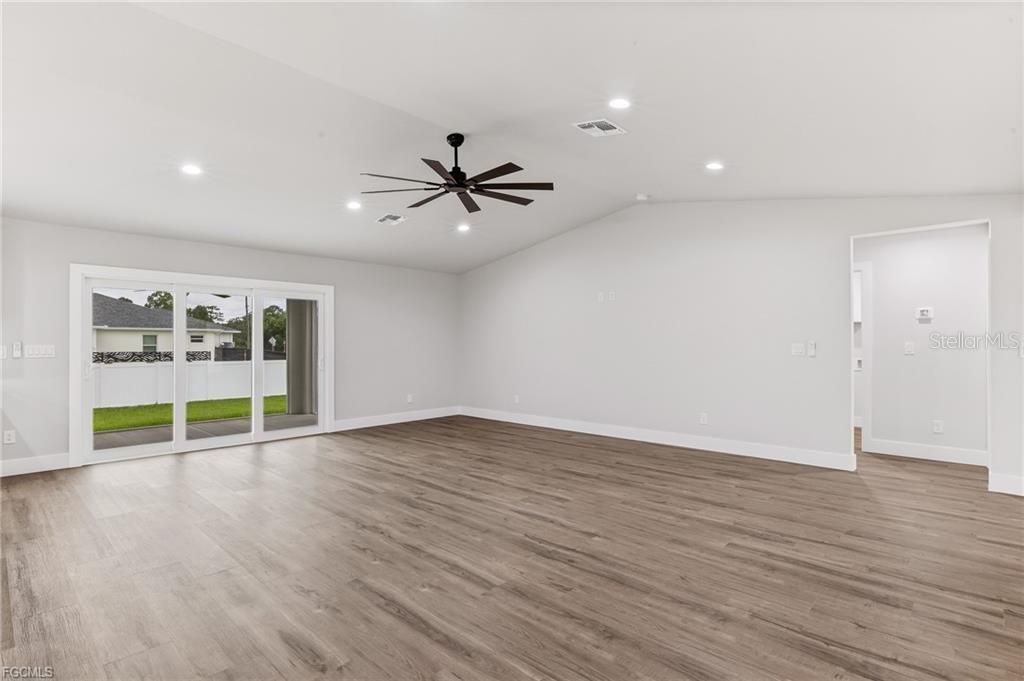 Active With Contract: $419,000 (3 beds, 3 baths, 1865 Square Feet)