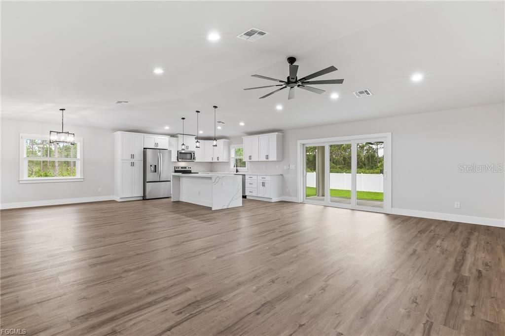 Active With Contract: $419,000 (3 beds, 3 baths, 1865 Square Feet)