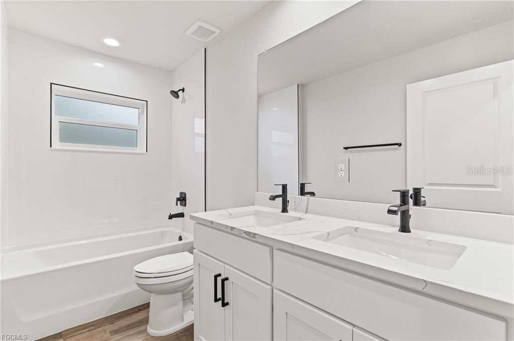 Active With Contract: $419,000 (3 beds, 3 baths, 1865 Square Feet)