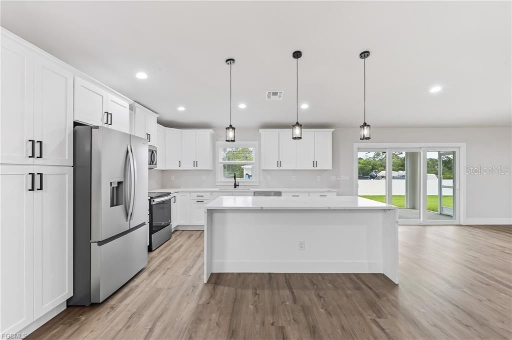 Active With Contract: $419,000 (3 beds, 3 baths, 1865 Square Feet)