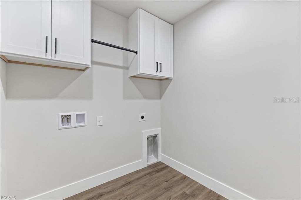 Active With Contract: $419,000 (3 beds, 3 baths, 1865 Square Feet)