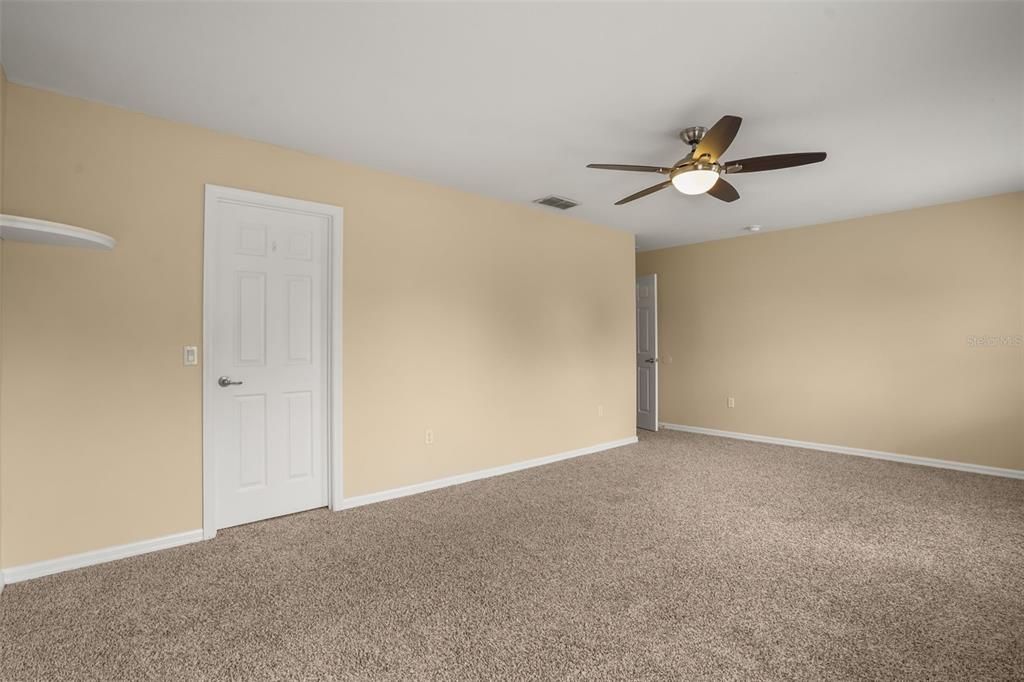 For Sale: $700,000 (5 beds, 3 baths, 3650 Square Feet)