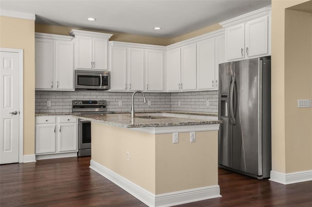 For Sale: $700,000 (5 beds, 3 baths, 3650 Square Feet)
