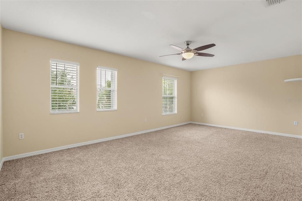 For Sale: $700,000 (5 beds, 3 baths, 3650 Square Feet)