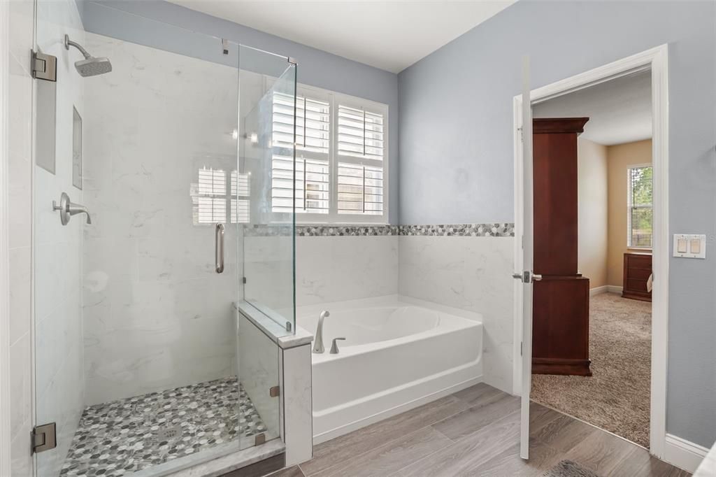 For Sale: $700,000 (5 beds, 3 baths, 3650 Square Feet)