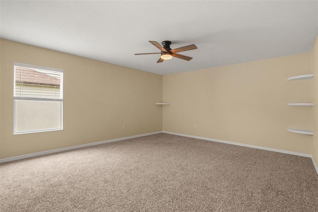 For Sale: $700,000 (5 beds, 3 baths, 3650 Square Feet)