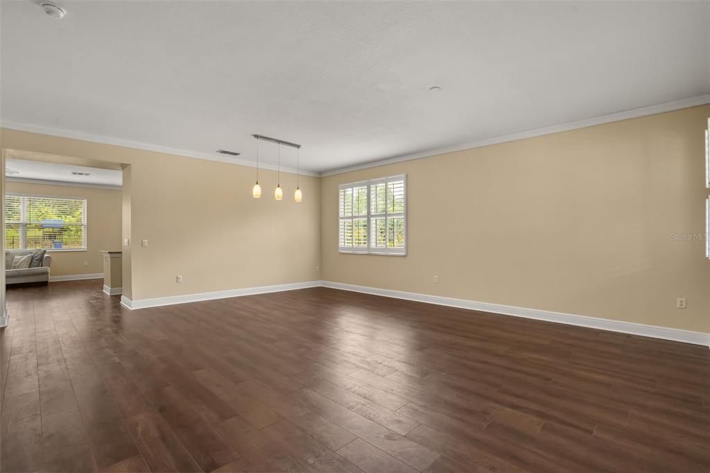 For Sale: $700,000 (5 beds, 3 baths, 3650 Square Feet)