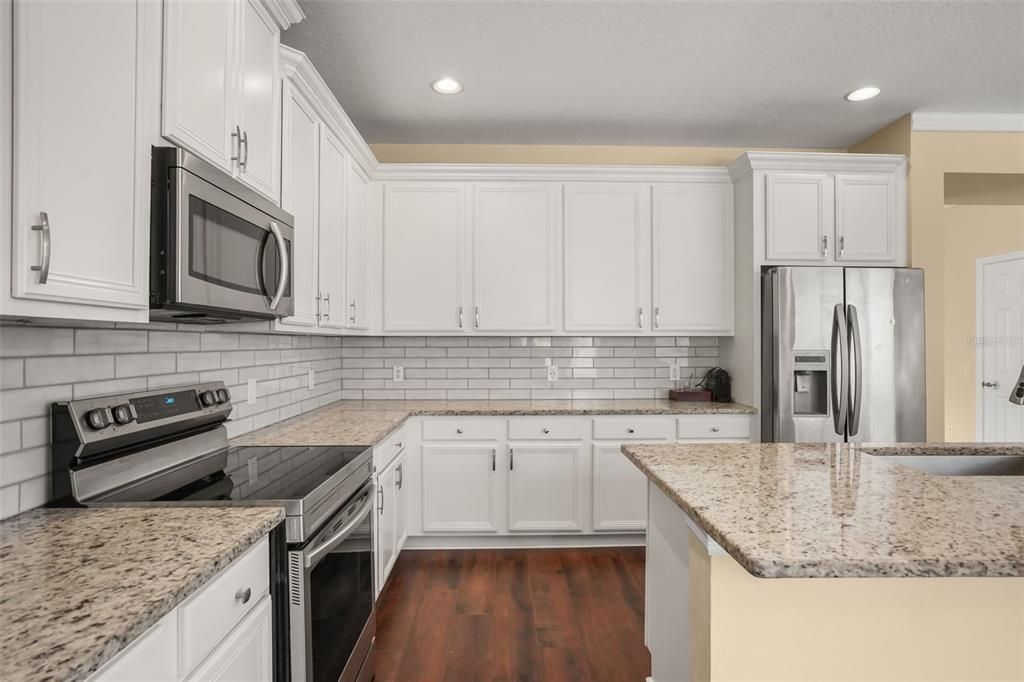 For Sale: $700,000 (5 beds, 3 baths, 3650 Square Feet)