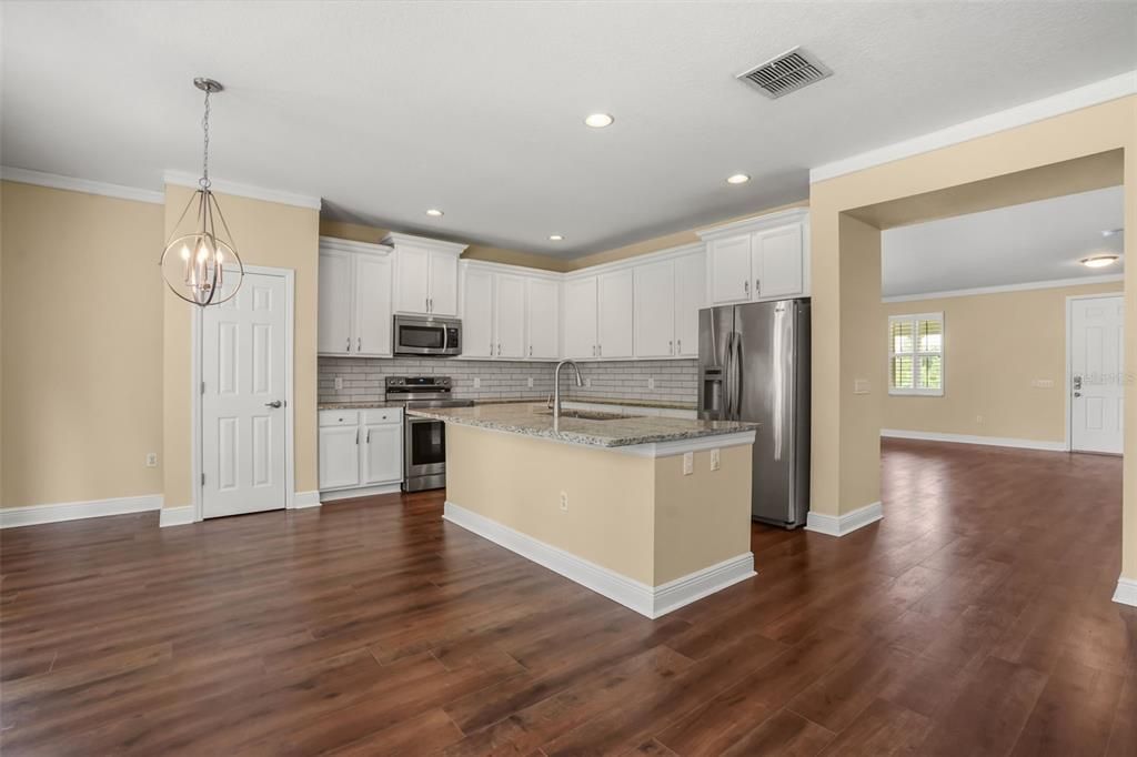 For Sale: $700,000 (5 beds, 3 baths, 3650 Square Feet)