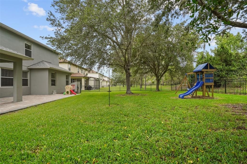 For Sale: $700,000 (5 beds, 3 baths, 3650 Square Feet)