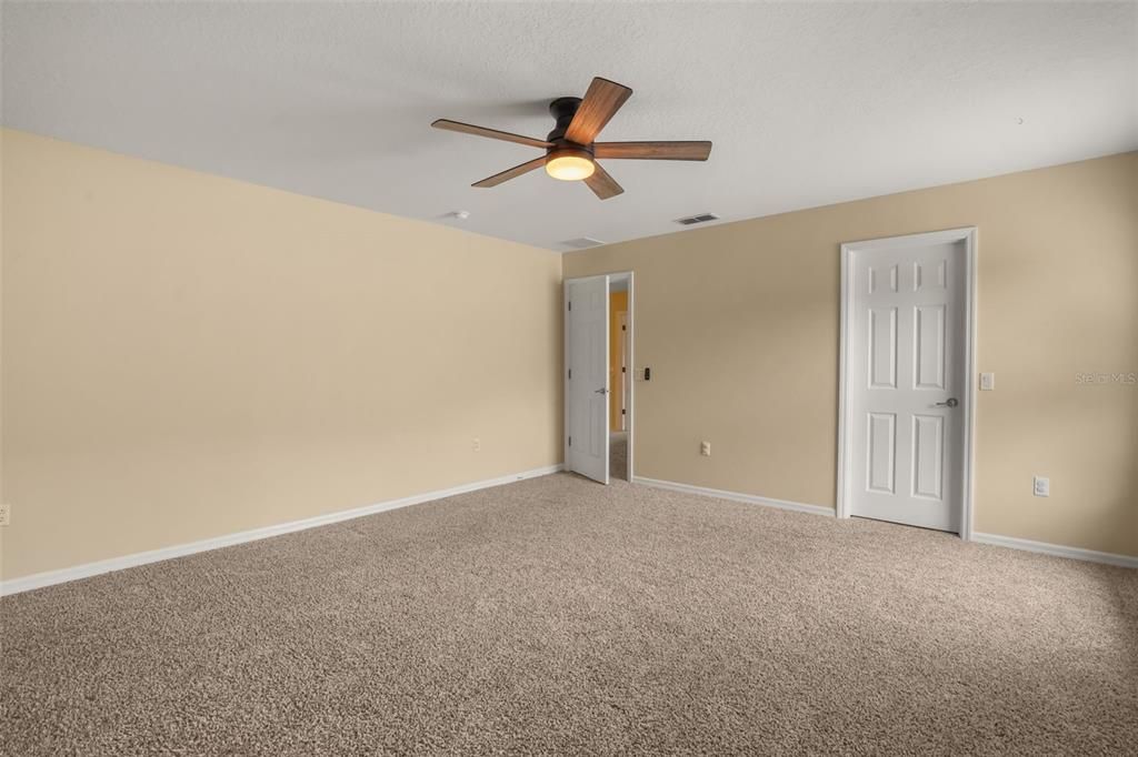 For Sale: $700,000 (5 beds, 3 baths, 3650 Square Feet)