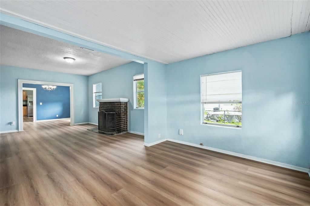 For Sale: $280,000 (4 beds, 2 baths, 1862 Square Feet)