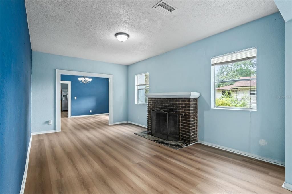 For Sale: $280,000 (4 beds, 2 baths, 1862 Square Feet)