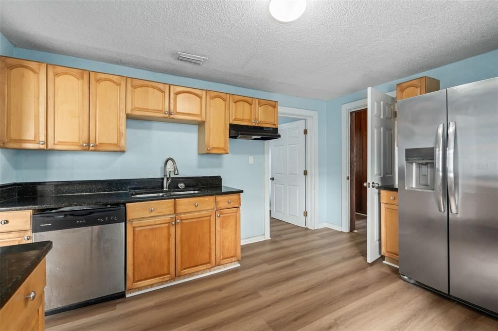 For Sale: $280,000 (4 beds, 2 baths, 1862 Square Feet)