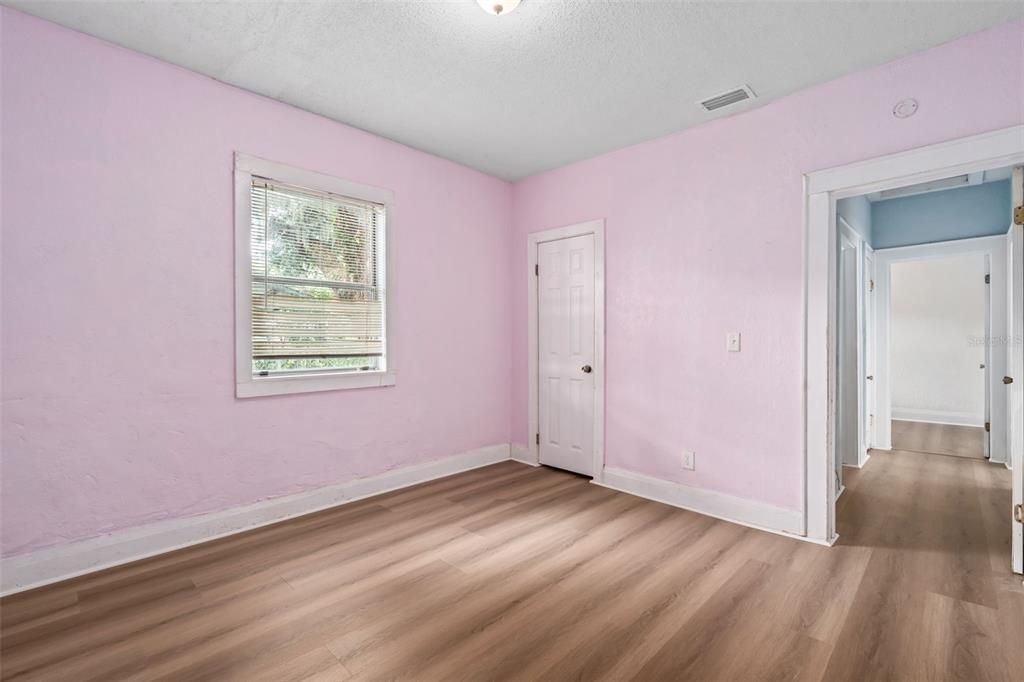 For Sale: $280,000 (4 beds, 2 baths, 1862 Square Feet)