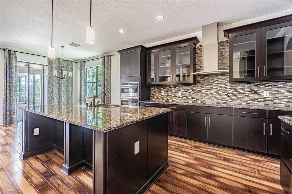 Activo con contrato: $849,900 (5 camas, 5 baños, 3761 Pies cuadrados)
