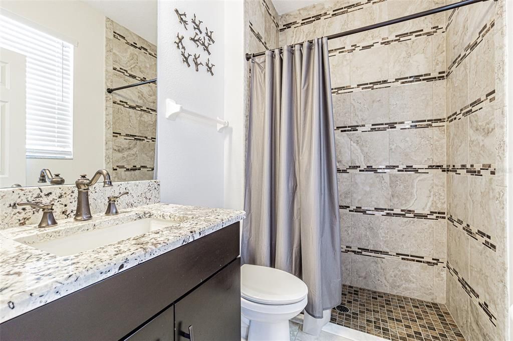 Activo con contrato: $849,900 (5 camas, 5 baños, 3761 Pies cuadrados)