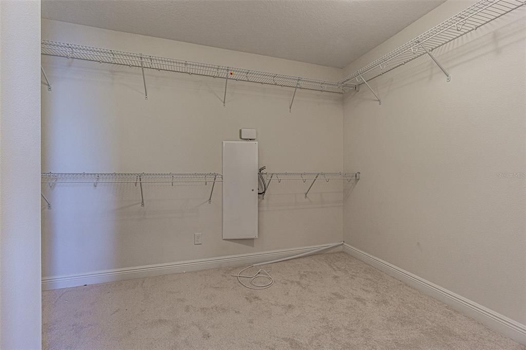 Activo con contrato: $849,900 (5 camas, 5 baños, 3761 Pies cuadrados)
