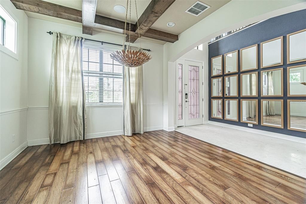 Activo con contrato: $849,900 (5 camas, 5 baños, 3761 Pies cuadrados)