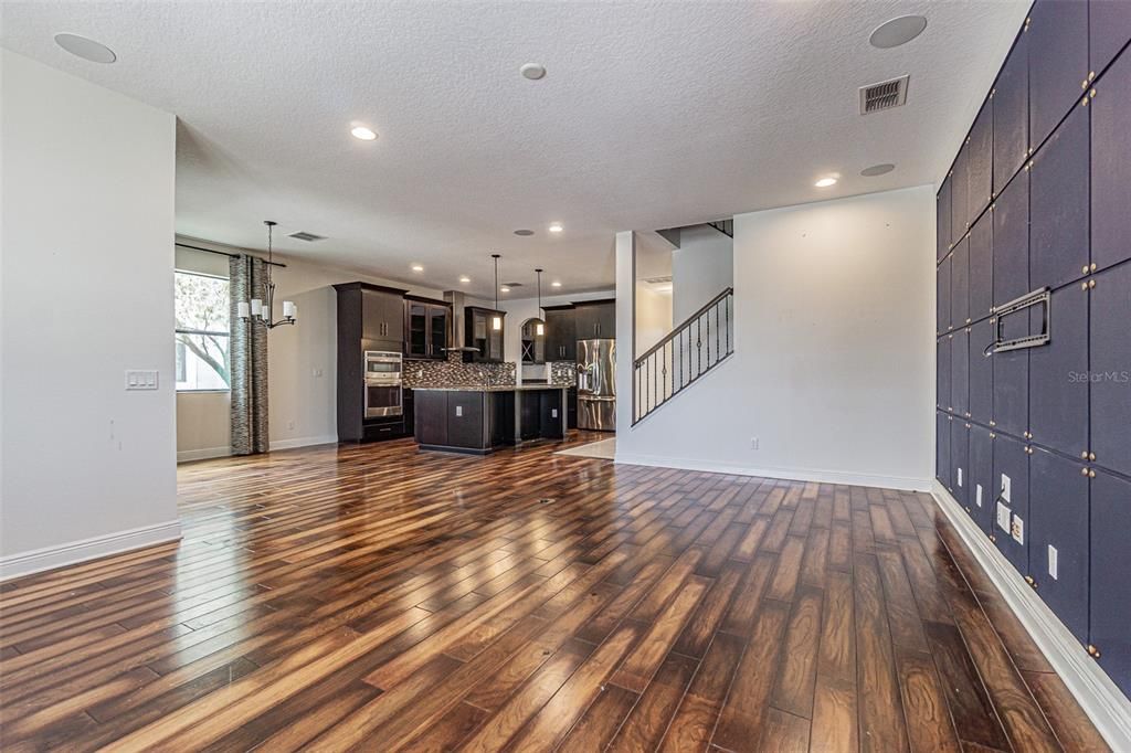 Activo con contrato: $849,900 (5 camas, 5 baños, 3761 Pies cuadrados)