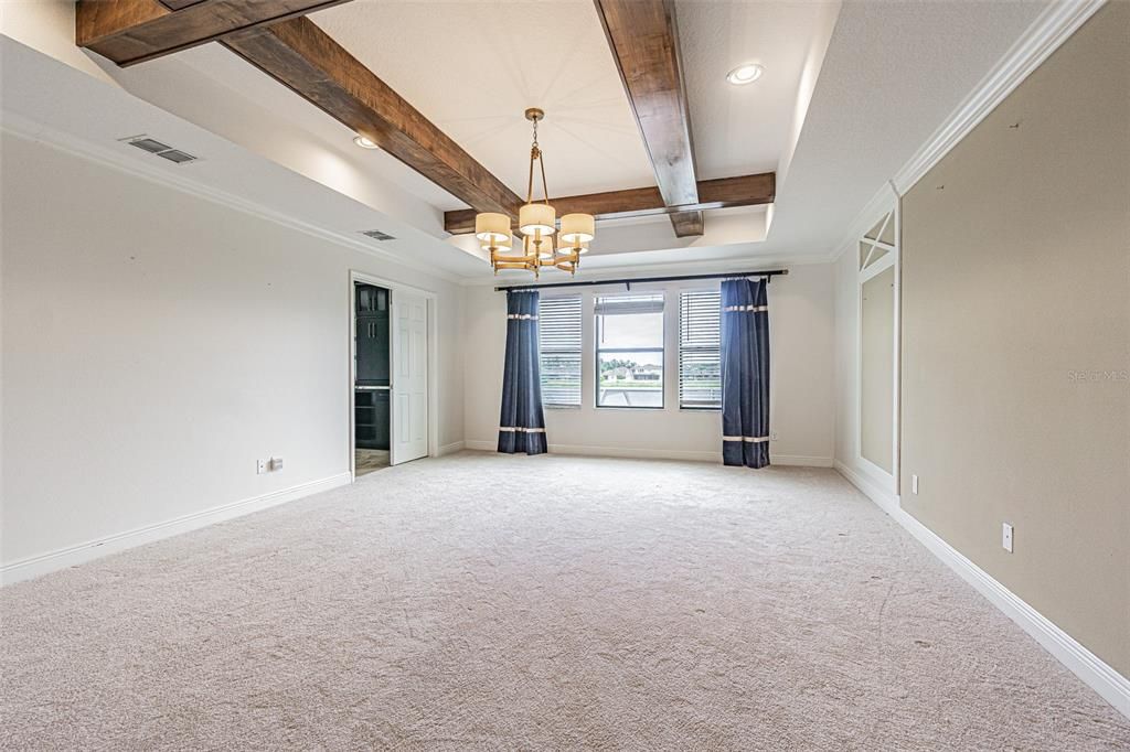 Activo con contrato: $849,900 (5 camas, 5 baños, 3761 Pies cuadrados)