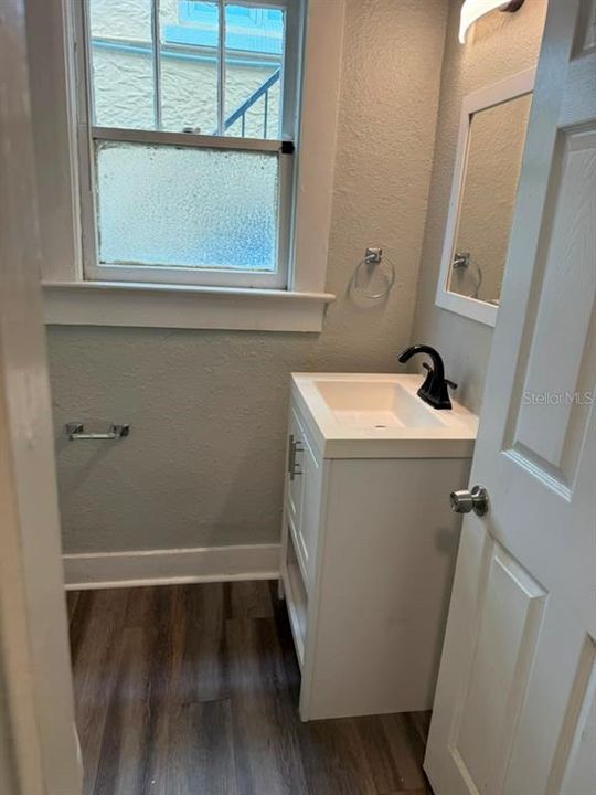 For Rent: $1,395 (1 beds, 1 baths, 7252 Square Feet)