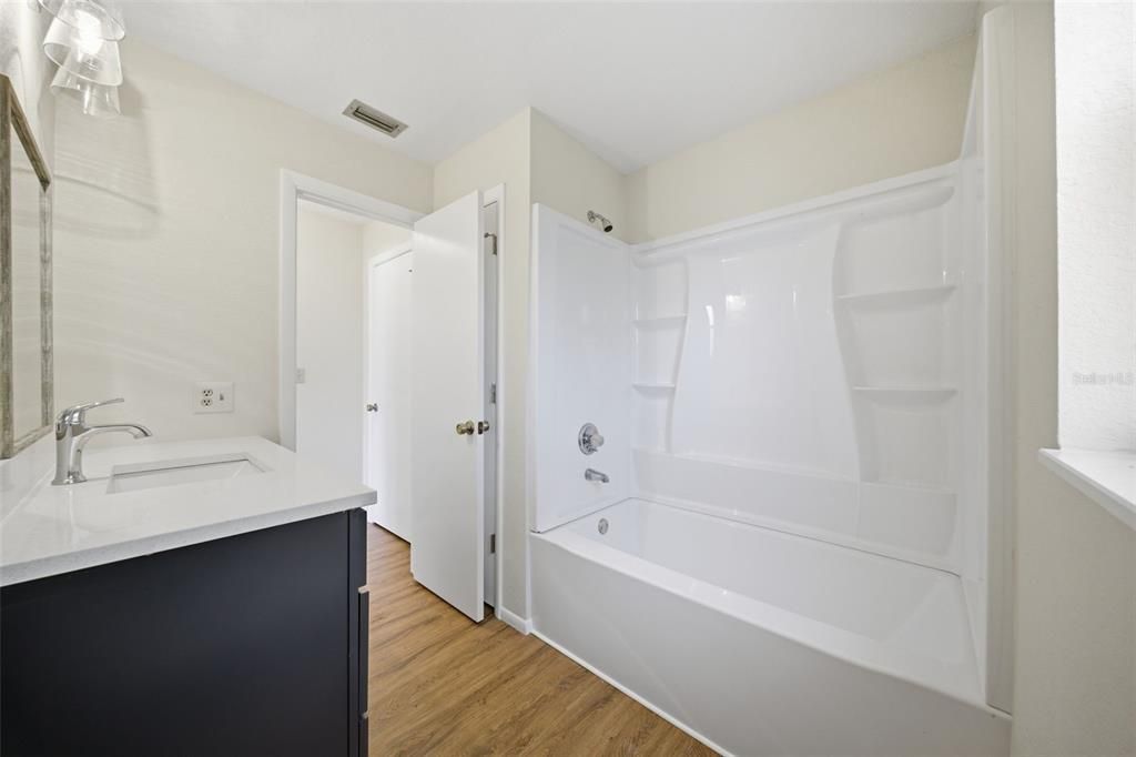 For Sale: $225,000 (2 beds, 2 baths, 1098 Square Feet)