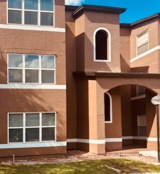 For Rent: $1,550 (1 beds, 1 baths, 735 Square Feet)