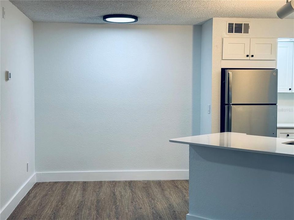 For Rent: $1,550 (1 beds, 1 baths, 735 Square Feet)