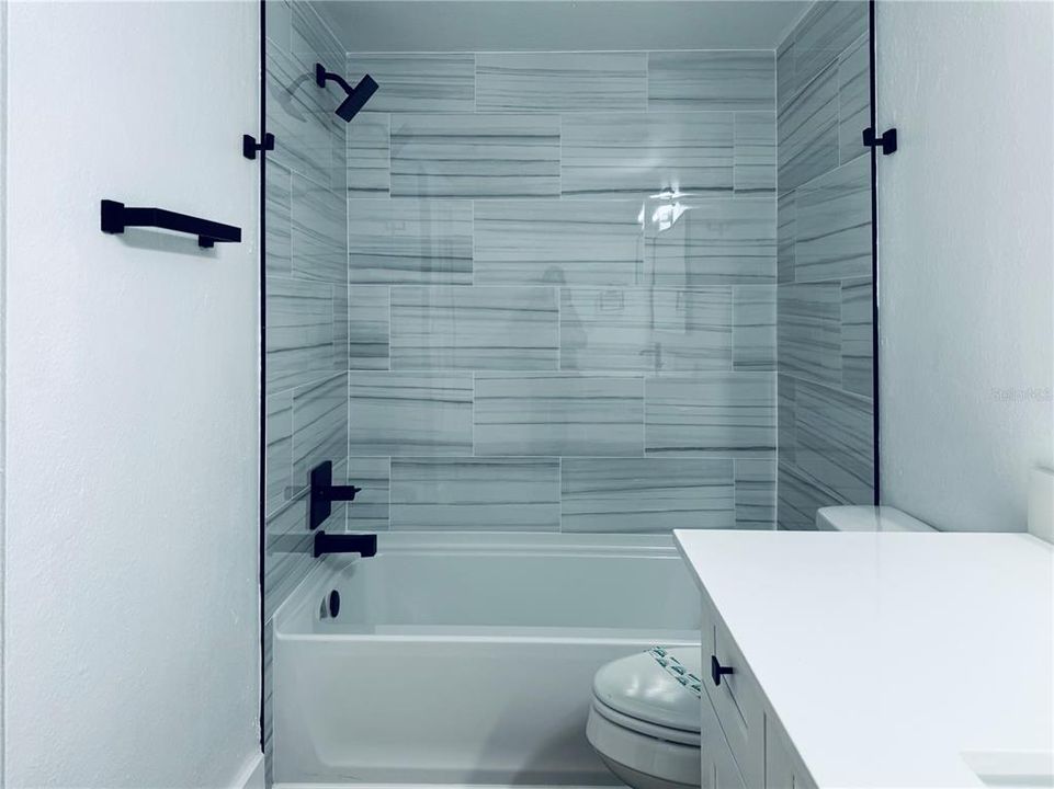 For Rent: $1,550 (1 beds, 1 baths, 735 Square Feet)