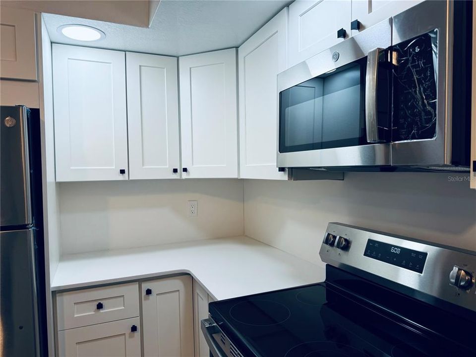For Rent: $1,550 (1 beds, 1 baths, 735 Square Feet)
