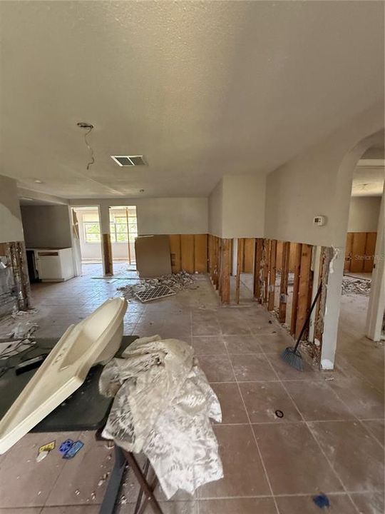 For Sale: $149,990 (3 beds, 2 baths, 1188 Square Feet)