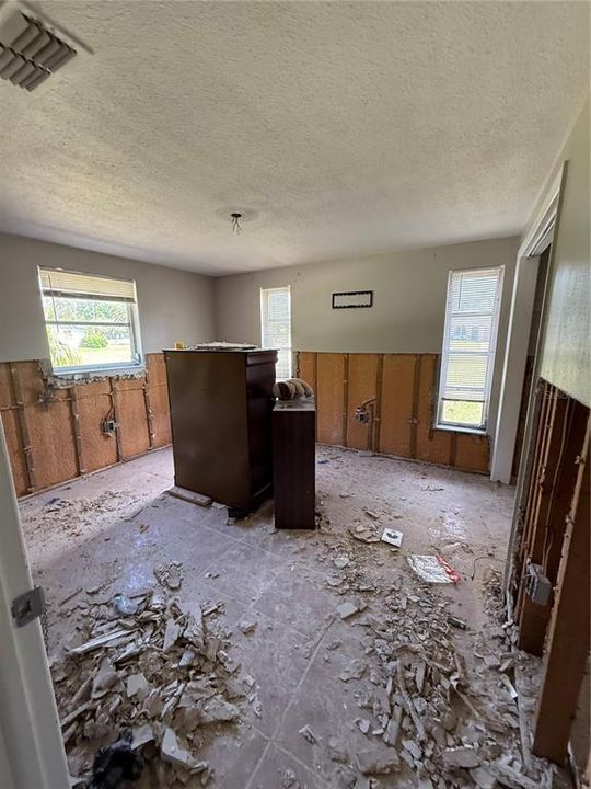 For Sale: $149,990 (3 beds, 2 baths, 1188 Square Feet)