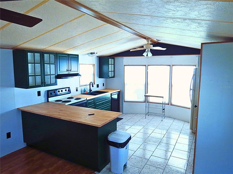 For Sale: $135,000 (3 beds, 2 baths, 798 Square Feet)