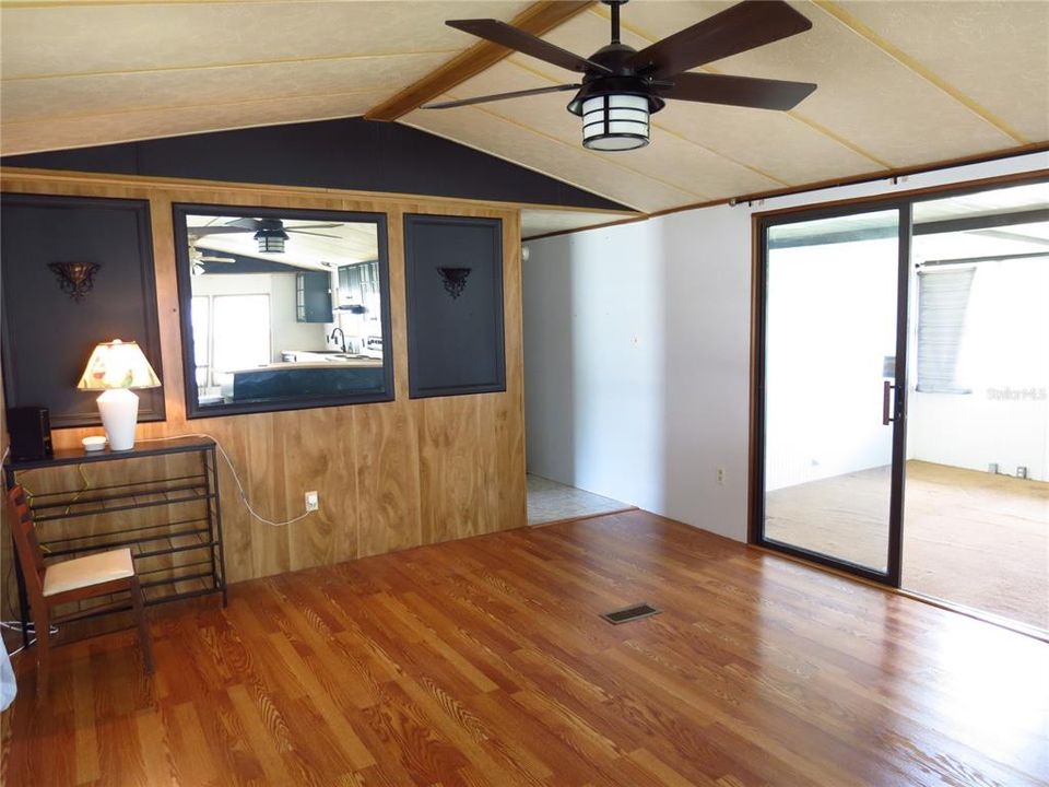 For Sale: $135,000 (3 beds, 2 baths, 798 Square Feet)