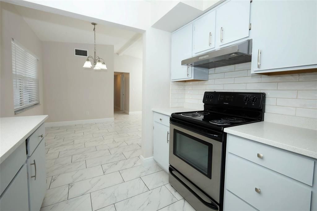На продажу: $396,000 (3 спален, 2 ванн, 1392 Квадратных фут)