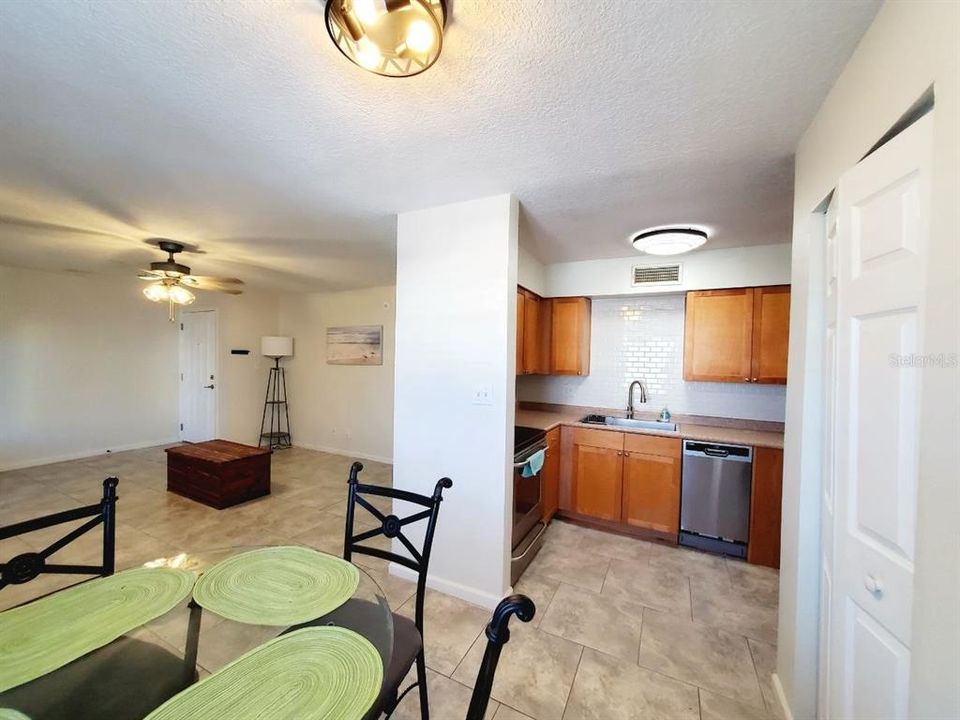 For Rent: $2,145 (2 beds, 1 baths, 774 Square Feet)