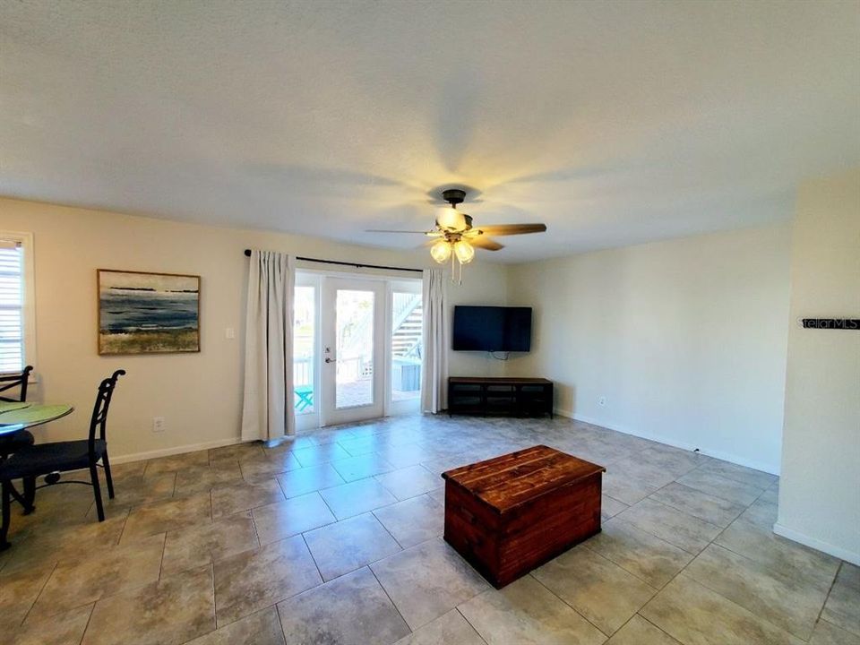 For Rent: $2,145 (2 beds, 1 baths, 774 Square Feet)